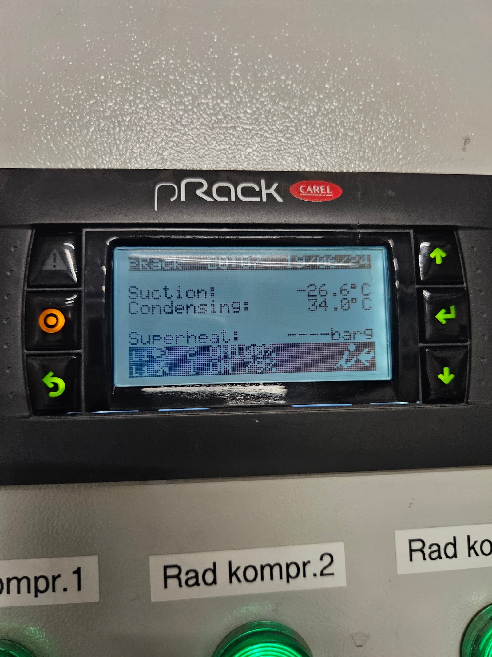 Carel pRack kontroler rashladnog sistema sa displejom. Pametno upravljanje i monitoring rashladnog sistema.