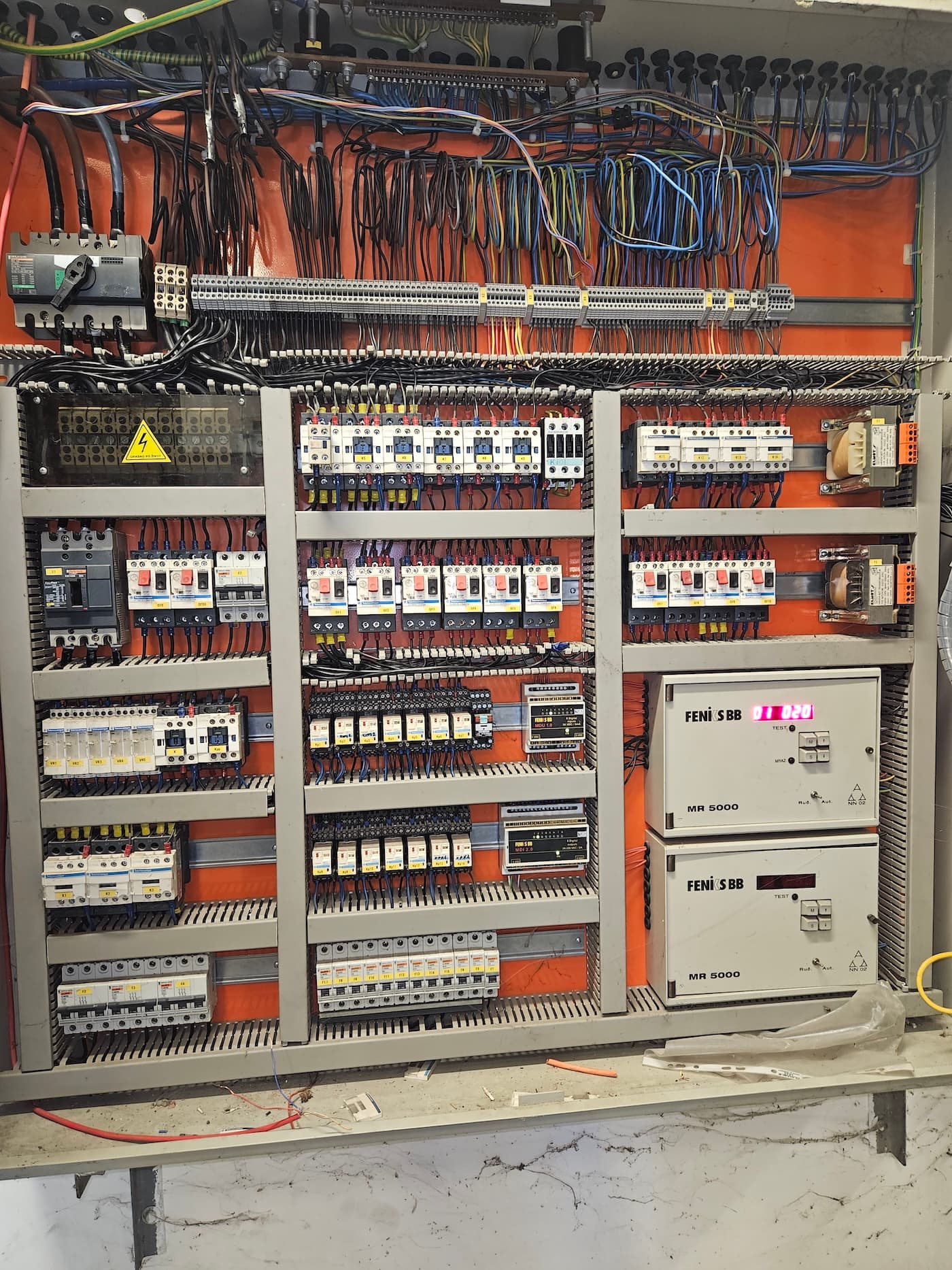 Elektro razvodna tabla HVAC sistema sa automatikom upravljanja. Kompleksna automatizacija za pouzdan rad sistema.